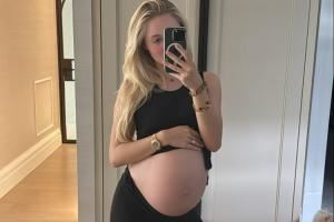 当年还抱在手中🥺21岁杰拉德大女儿晒孕照，孩子即将出生