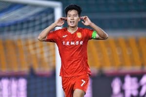 于大宝评向余望：很聪明的球员+领袖，有机会可以去国家队试试